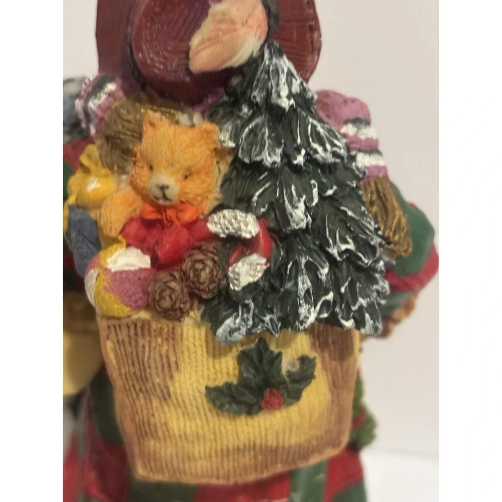 Yuletide Traditions Resin Santa Claus Figurine Patchwork 8